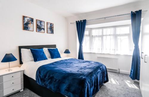 Brent House | Family 4-Bed Wembley Stadium Home - Parking & Long Stays