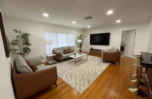 Ludlam House | Family 4br Home Near Dadeland Mall