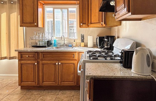 Oakland House | Family 4BR Oakland Home, 15 min to OAK Airport