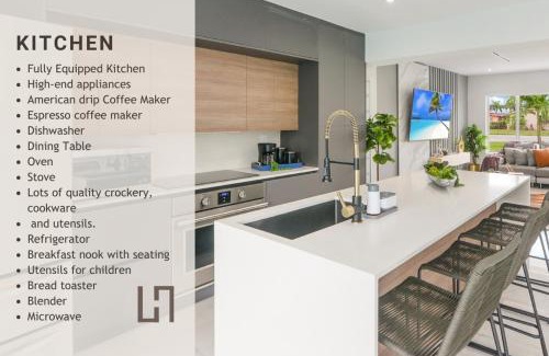 Miami Gardens House | Family 5BR Miami Resort Pool, Sports & BBQ Oasis L04