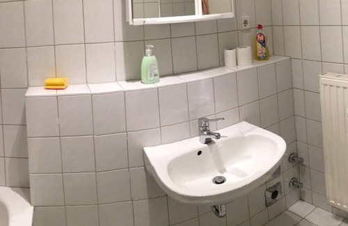 Zwickau Apartment | Family accommodation at Platz der Völkerfreundschaft - apartment/flat, bathroom, WC,