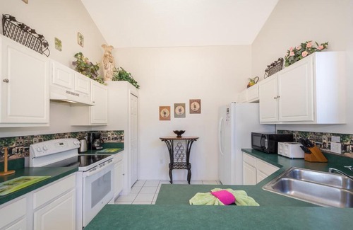 Crescent Lakes House | - Family Affair Villa -