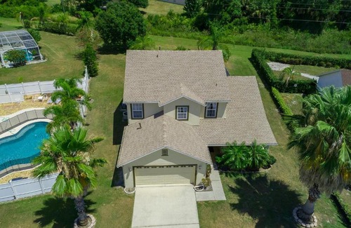 Crescent Lakes House | - Family Affair Villa -