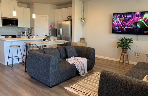 Vancouver House | Family and busines friendly.