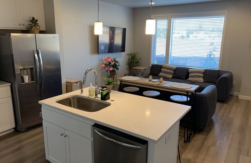 Vancouver House | Family and busines friendly.