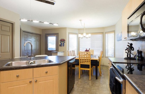 Southwest Edmonton House | Family and Business friendly AC home, 20 minutes to the airport and WE Mall