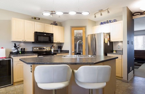 Southwest Edmonton House | Family and Business friendly AC home, 20 minutes to the airport and WE Mall