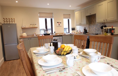 Castle Bytham Cottage | Family and Dog Friendly 3 bedroom holiday Cottage near Oakham & Rutland Water