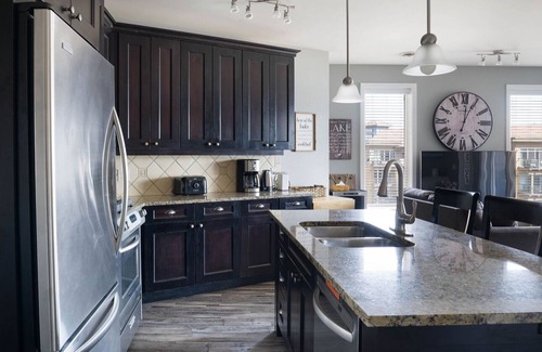Westbank Condo | FAMILY and FRIENDS! Lake front condo lake/pool view. TOP 🔝 FLOOR