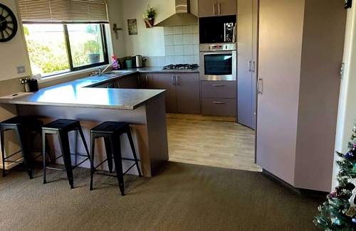 Wharewaka House | Family and friends getaway