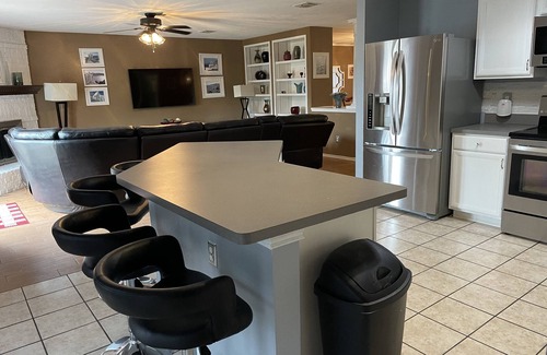 Southeast Arlington House | Family and friend’s sweet retreat in quite neighborhood