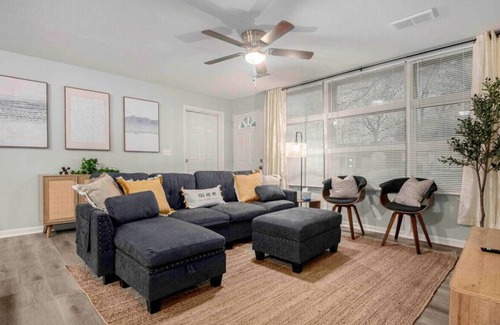 North Kansas City House | Family and Pet Friendly w/ Fire Pit + Backyard