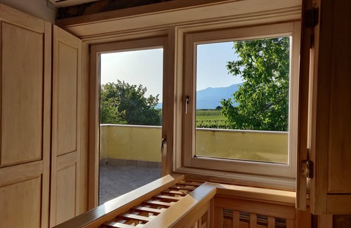 Slap House | Family and pet friendly village house with vineyards.