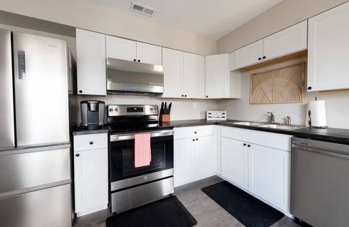 Crestwood House | Family and Pet Friendly Home