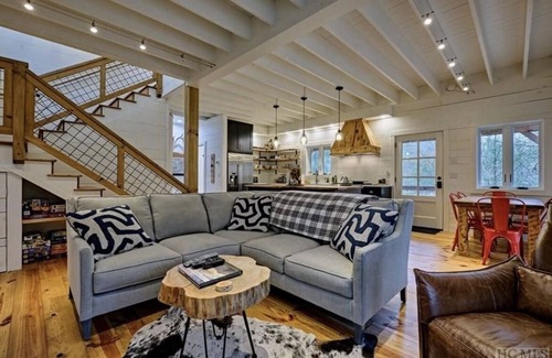 Cashiers Cabin | Family and pet friendly cabin on a creek. 10 minutes to downtown Cashiers