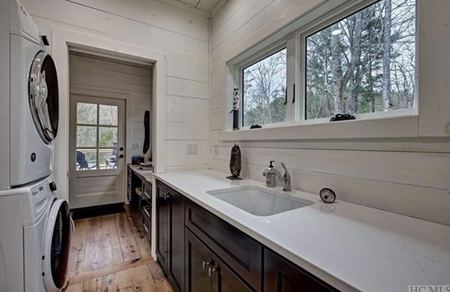 Cashiers Cabin | Family and pet friendly cabin on a creek. 10 minutes to downtown Cashiers
