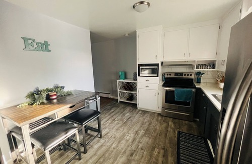 Delta House | Family and Pet Friendly house in down town Delta!