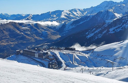 Cadeilhan-Trachere Apartment | Family apartment at the foot of the slopes
