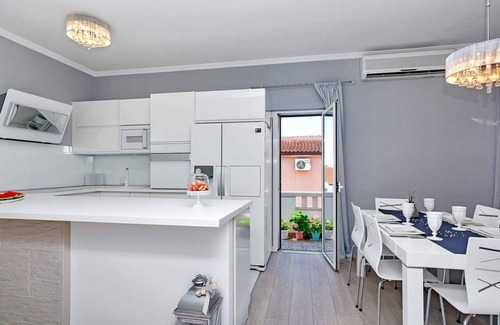 Vrpolje Apartment | Family apartment in center of city