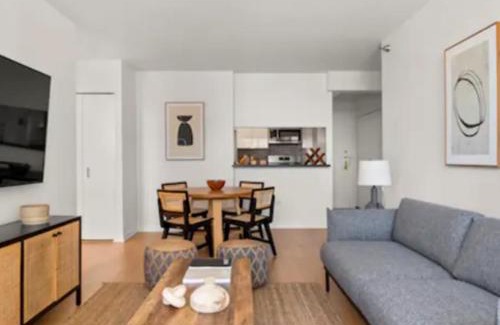 Lincoln Square Apartment | Family Apartment in Excellent Sector of New York