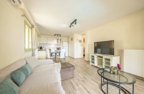 Spata-Artemida Apartment | FAMILY APARTMENT WITH PRIVATE SWIMING POOL IN VRAVRONA