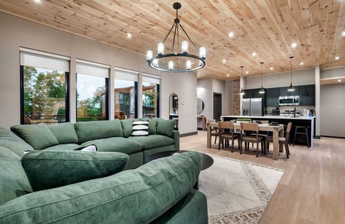 Sevierville House | Family Autumn Luxury Stay | Rooftop Deck + Hot Tub