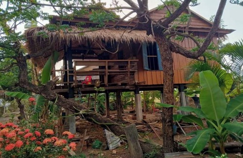 Banan House | Family Batcave Homestay