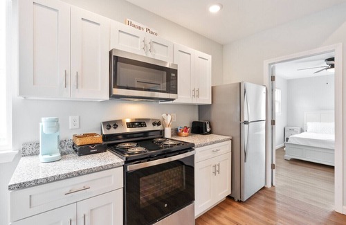 Hampton Apartment | Family beach getaway| sleeps 5