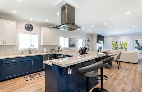 Naples House | Family Beach House | 400ft to Beach, Parking, BBQ