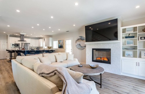 Naples House | Family Beach House | 400ft to Beach, Parking, BBQ