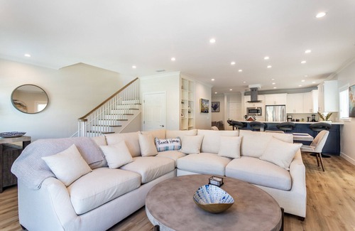 Naples House | Family Beach House | 400ft to Beach, Parking, BBQ