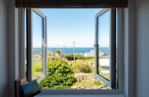 Saint Martin House | Family Beach House - Direct Access to Sennen Cove Perfect for Summer Holidays