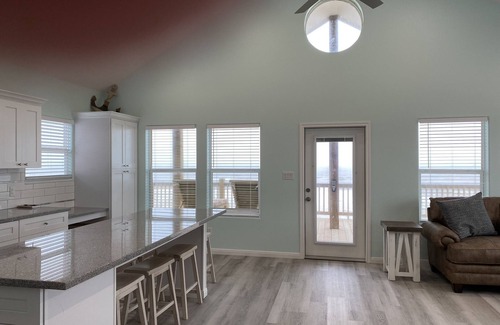 Gilchrist House | FAMILY BEACH FRONT with amazing ocean views from large patio