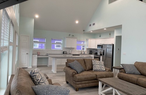 Gilchrist House | FAMILY BEACH FRONT with amazing ocean views and great loft