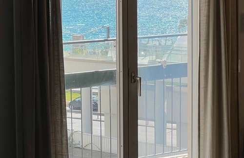 Alimos Apartment | Family Beachfront Apartment in the Athenian Riviera