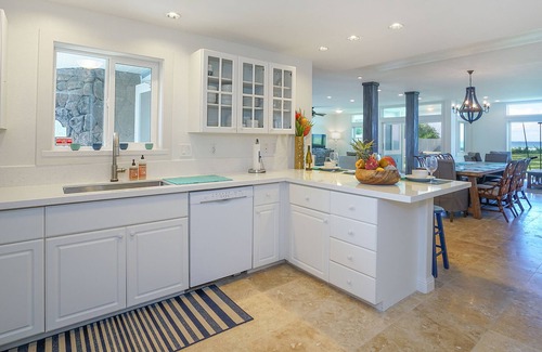 Mokuleia House | Family Beachfront Home A/C with Large Yard & Deck