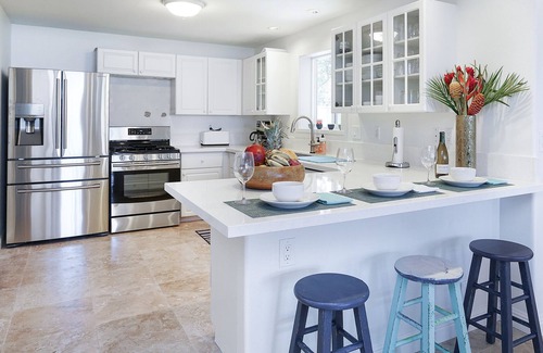 Mokuleia House | Family Beachfront Home A/C with Large Yard & Deck