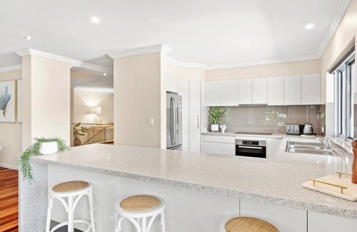 Avoca Beach Apartment | Family Beachside Gateway in Stellar Unit With BBQ