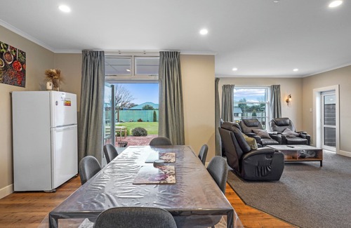 Ashburton House | Family Bliss - Ashburton Holiday Home