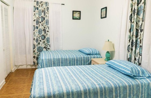 South Middle River House | Family Blue Home 6Beds&2Baths Olas Boulevard