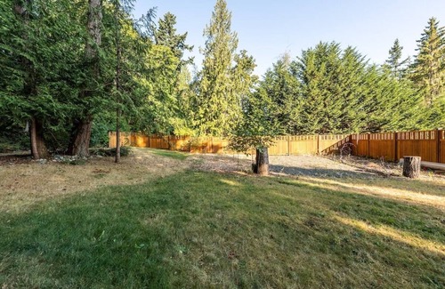 Regional District of Nanaimo House | Family Bungalow A/C · Big Yard · Steps to Beach!