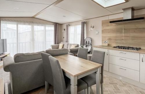 Selsey House | Family Cabin
