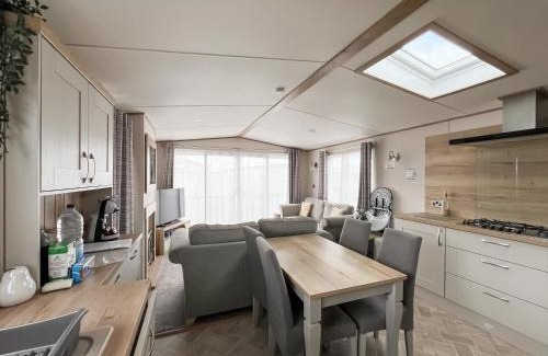 Selsey House | Family Cabin