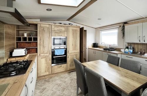 Selsey House | Family Cabin