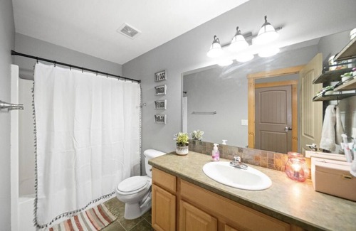 La Pine Cabin | Family Cabin Getaway- central to all Central Oregon has to offer!