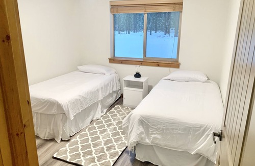 La Pine Cabin | Family Cabin Getaway- central to all Central Oregon has to offer!