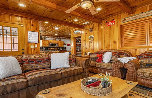 Peter Pan Cabin | Family cabin: Hot tub, firepit, game room, fenced, BBQ, movie lineup