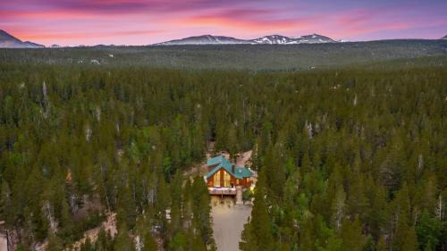 Valley of the Sun House | Family Cabin W Bunk Room & Outdoor Seating