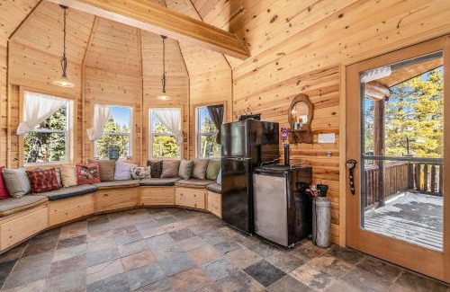 Valley of the Sun House | Family Cabin W Bunk Room & Outdoor Seating
