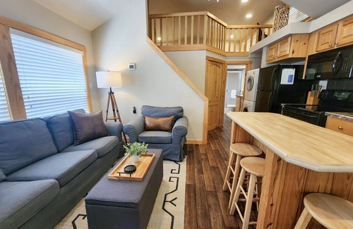 Staples Cabin | Family Cabin w/deck near San Marcos River!